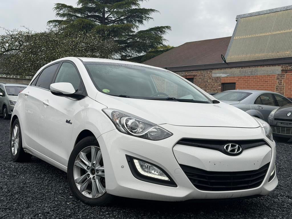 Hyundai i30 | 1.6CRDI | Cam De Recul | Blue Drive |, Autos, Euro 5, Achat, Entreprise, Boîte manuelle