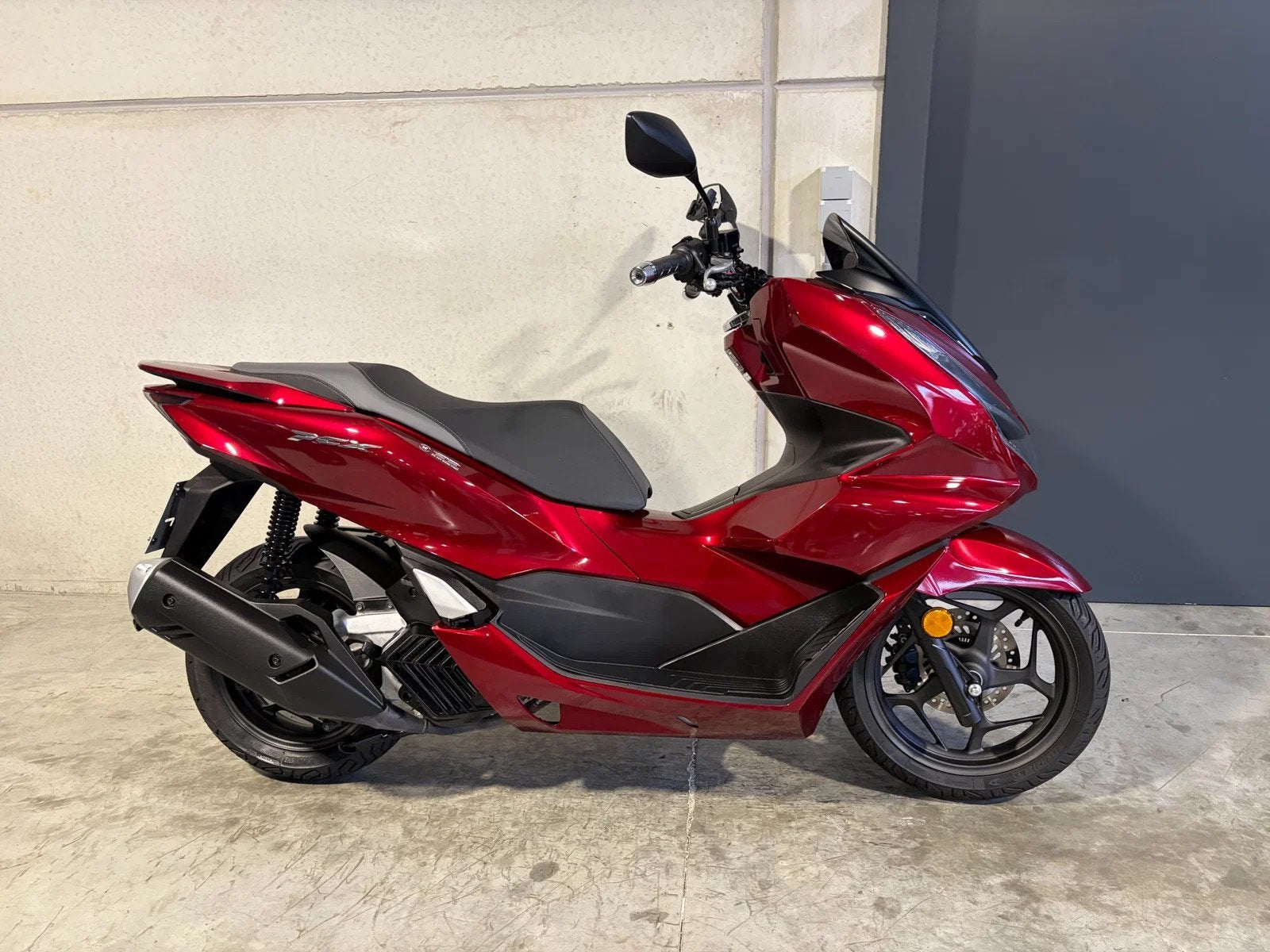 Honda PCX125 handige 125cc scooter met gps (bj 2022), Motoren, Scooter, 125 cc, 11 kW of minder, Automaat