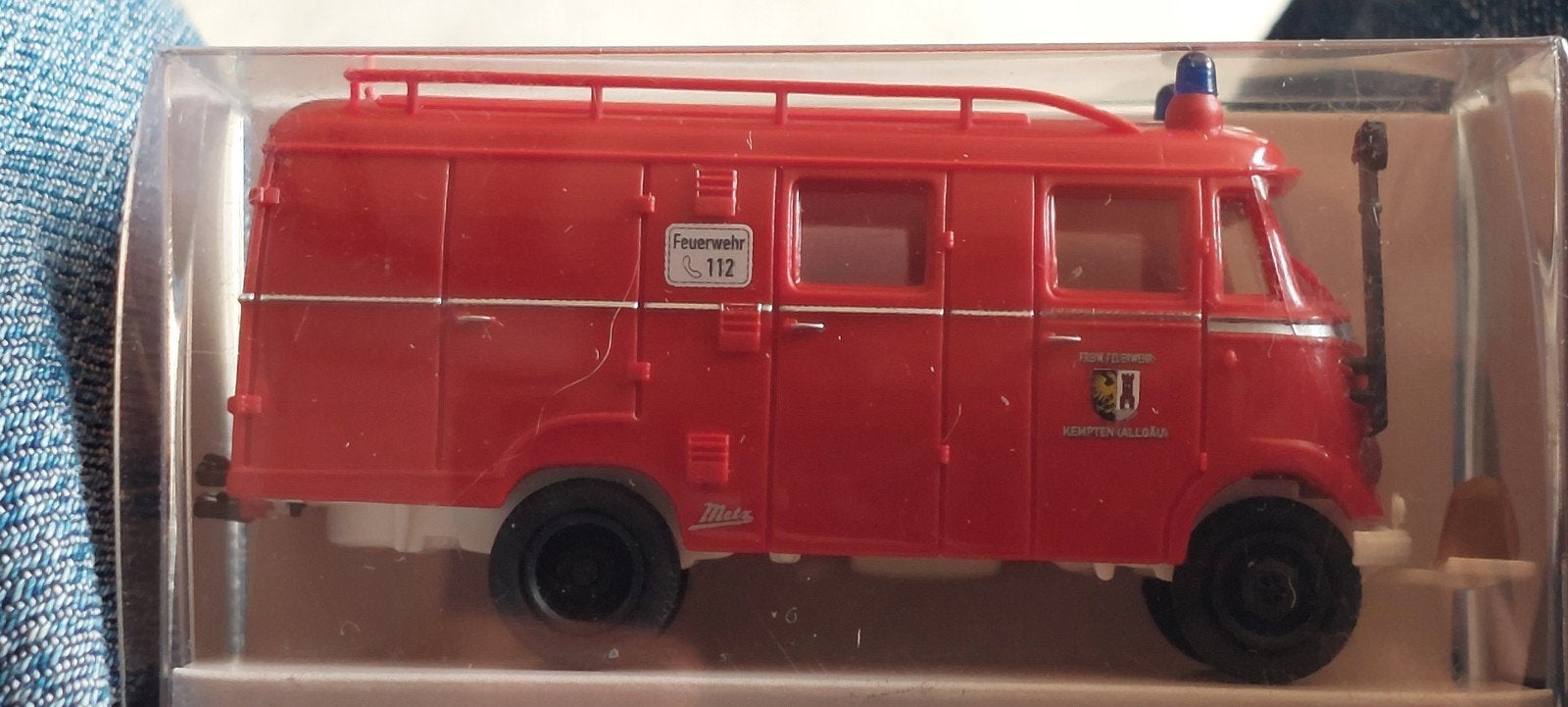 H0LK 0719 SERVICE D'INCENDIE MERCEDES-BENZ LF 319 1/87, Hobby & Loisirs créatifs, Voitures miniatures | 1:87, Envoi, Neuf, Voiture