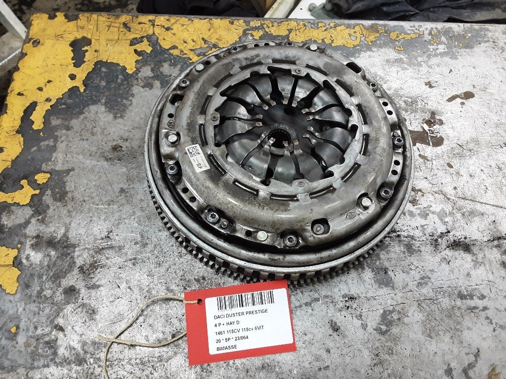 VOLANT MOTEUR BI-MASSE Dacia Duster (SR) (302054477R), Dacia, Mevr. I. Hauben, Utilisé, Rue de l'Espoir 34 34
4030  GRIVEGNÉE, BE