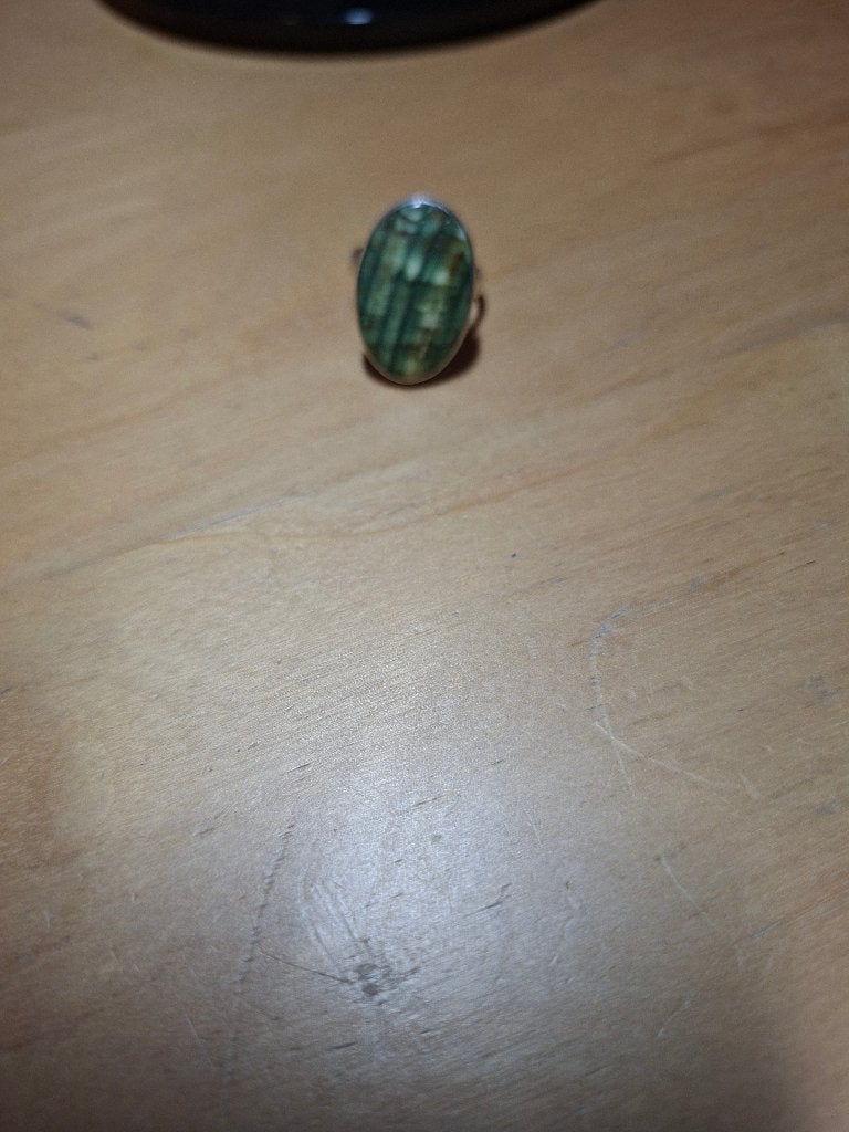 Zilveren ring met groene edelsteen, Handtassen en Accessoires, 18 tot 19, Ophalen of Verzenden, Zo goed als nieuw, Met edelsteen