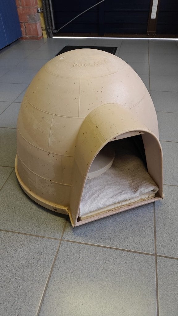 Iglo huisje voor hond of kat, Ophalen of Verzenden, Gebruikt