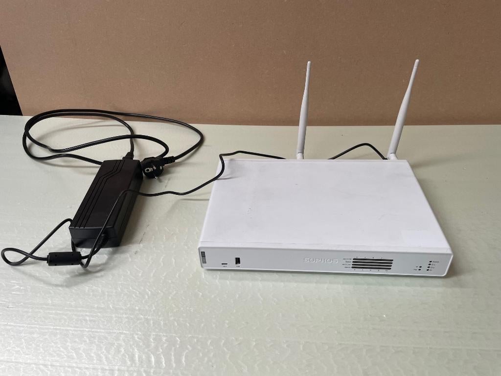 Sophos XGS 116w firewall, Computers en Software, Ophalen, Gebruikt, Router, Sophos