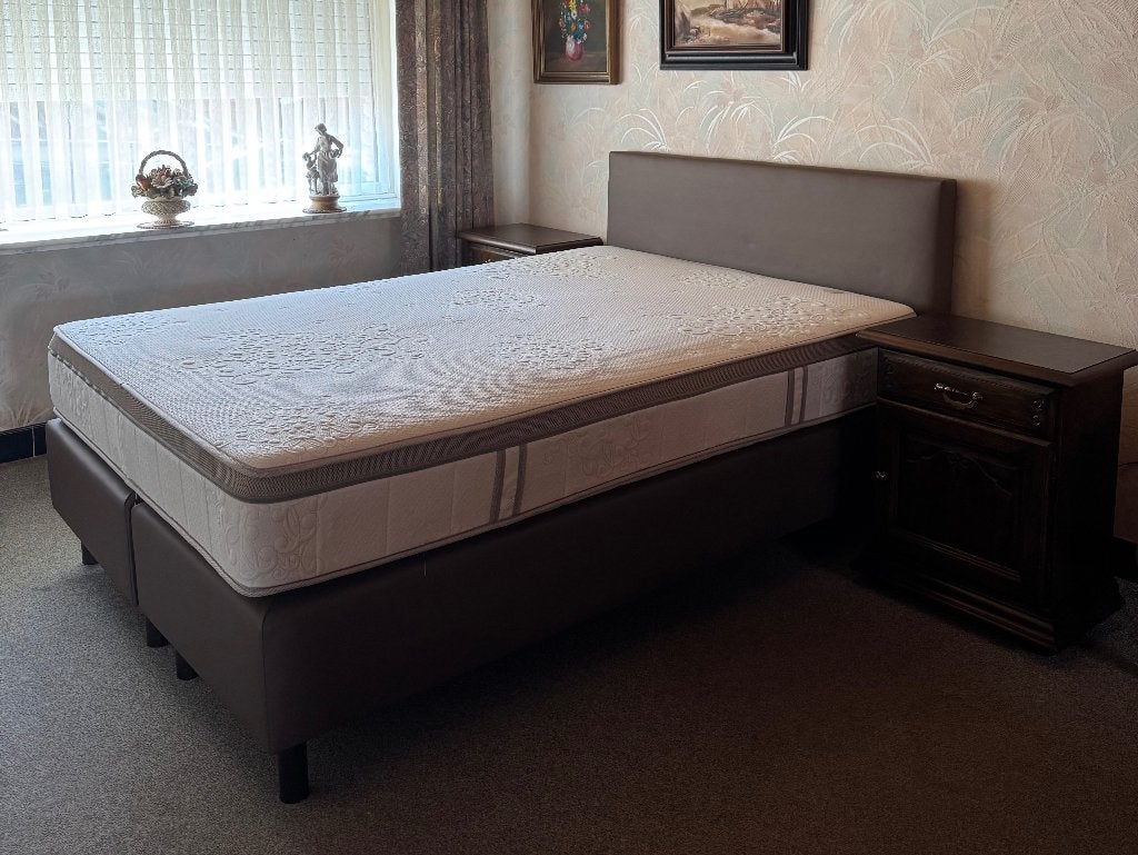 Beka boxspring met geltex matras, Huis en Inrichting, Slaapkamer | Bedden, Ophalen, Gebruikt, Bruin, Tweepersoons
