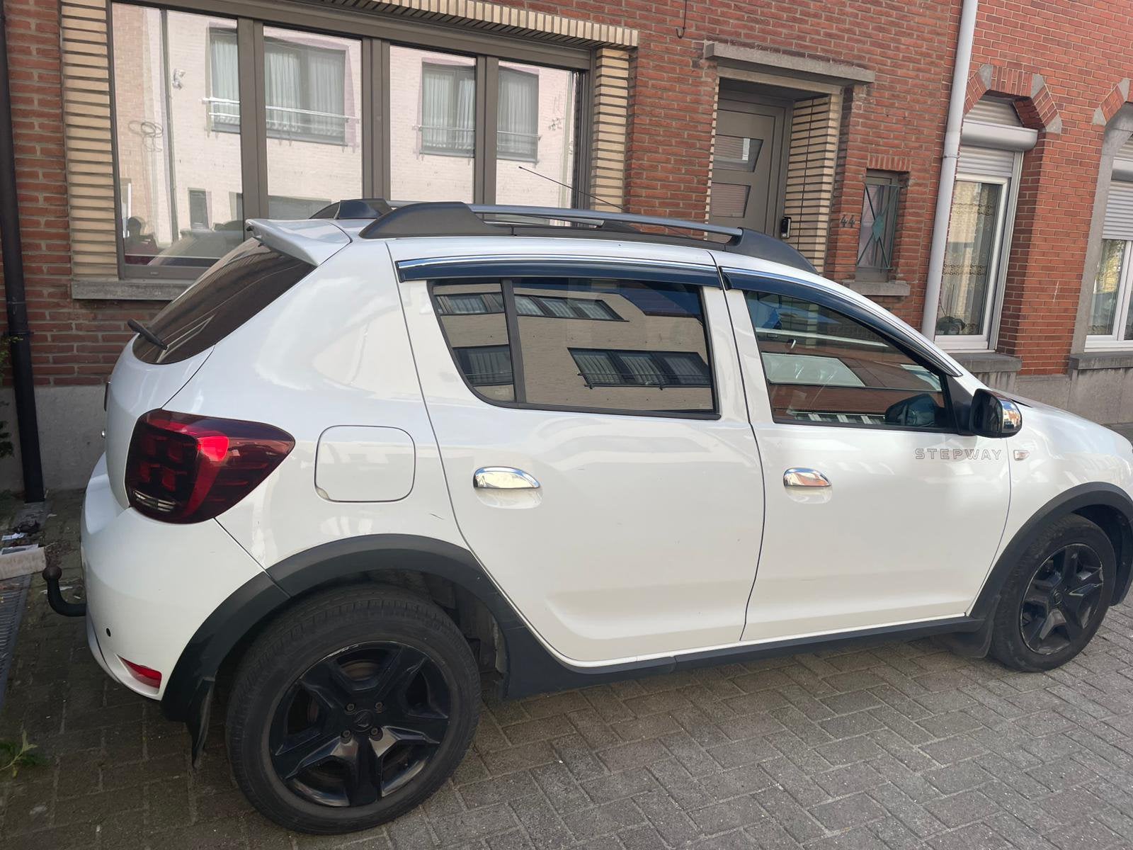Dacia Sandero Stepway 2017 0.9l 66kW, Auto's, Dacia, Euro 5, Stof, Zwart, Airbags