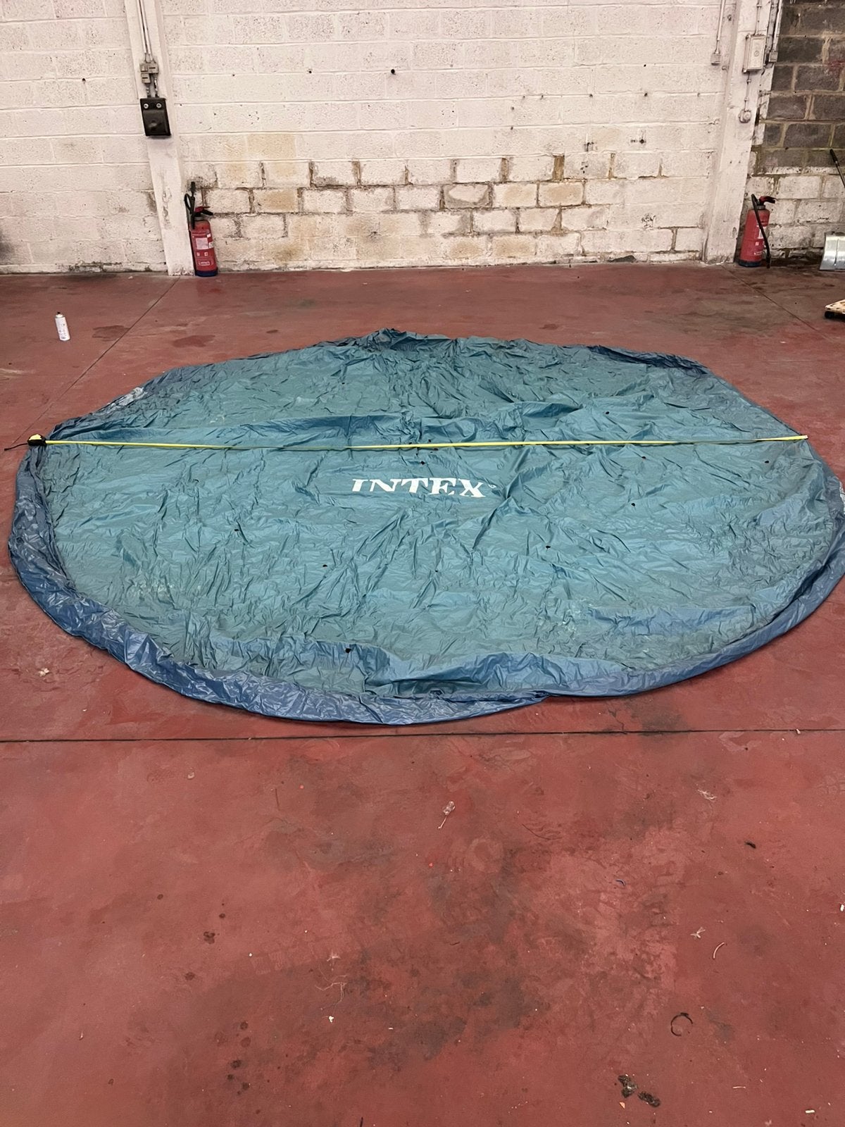 Bâche de protection ronde INTEX pour piscine / spa, Jardin & Terrasse, Enlèvement, Comme neuf
