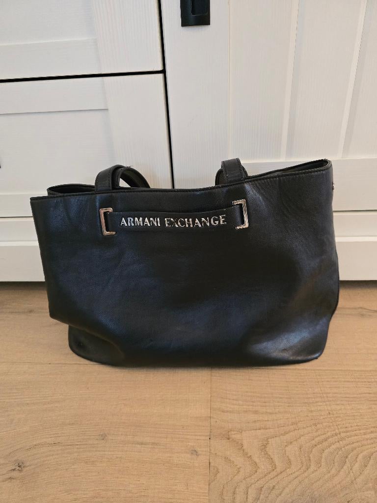 Originele Handtas Armani in gebruikte staat, Handtassen en Accessoires, Tassen | Damestassen, Ophalen, Gebruikt, Zwart, Handtas