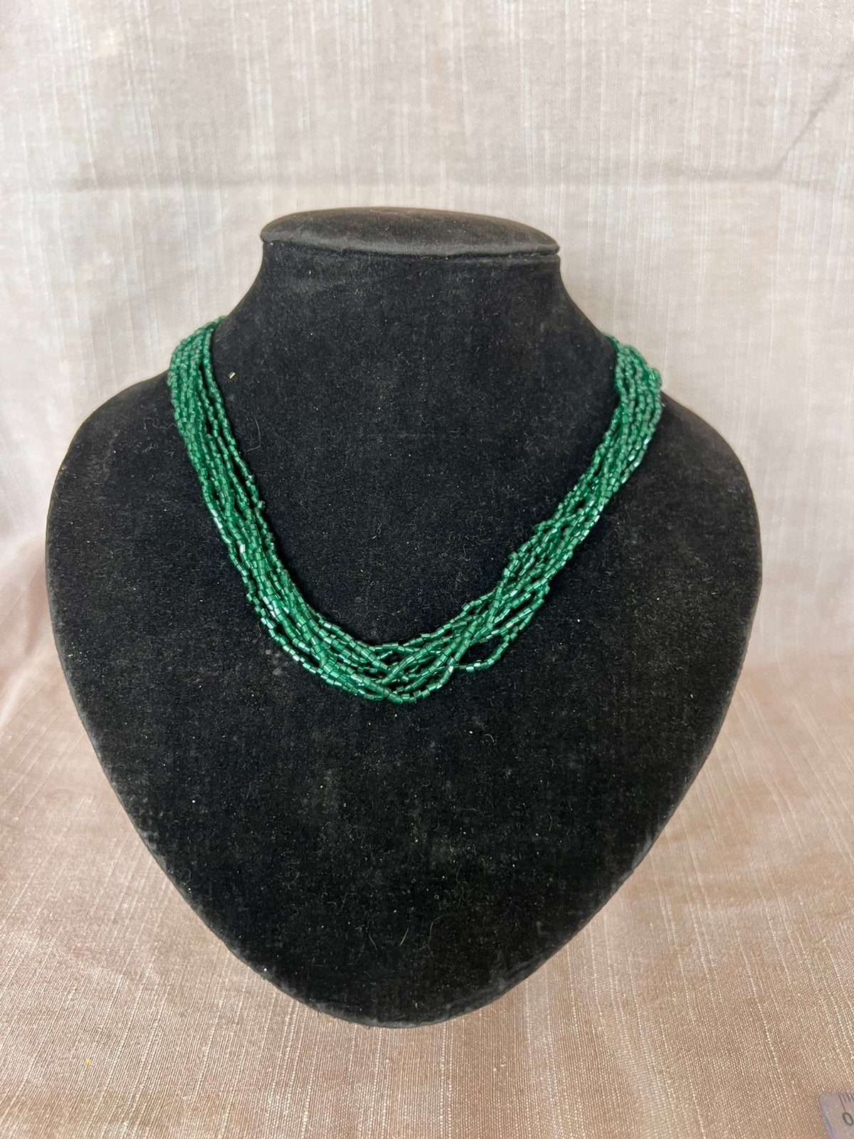 Halsband met groene kraaltjes, Handtassen en Accessoires, Ophalen of Verzenden, Zo goed als nieuw, Groen