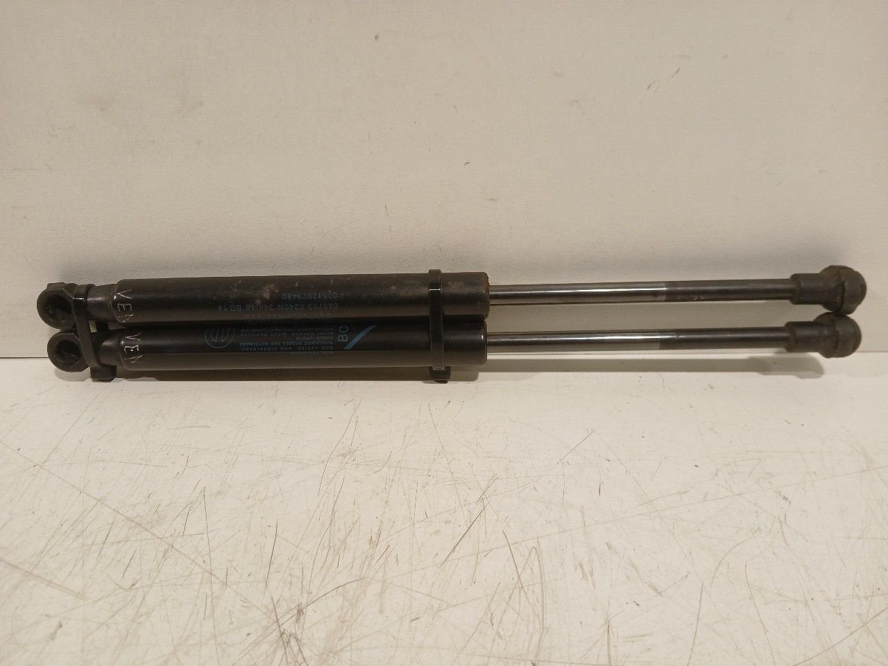 Gasdrukveerset achter Fiat 500, Onderdelen@venauto.nl, Van der Ven Autorecycling B.V., Ettenseweg 76, 4706 PB Roosendaal, The Netherlands