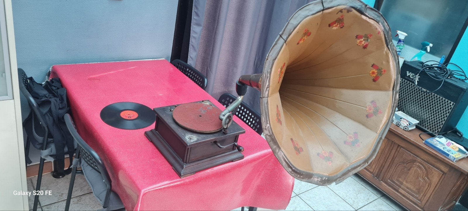 ancien gramophone, Enlèvement