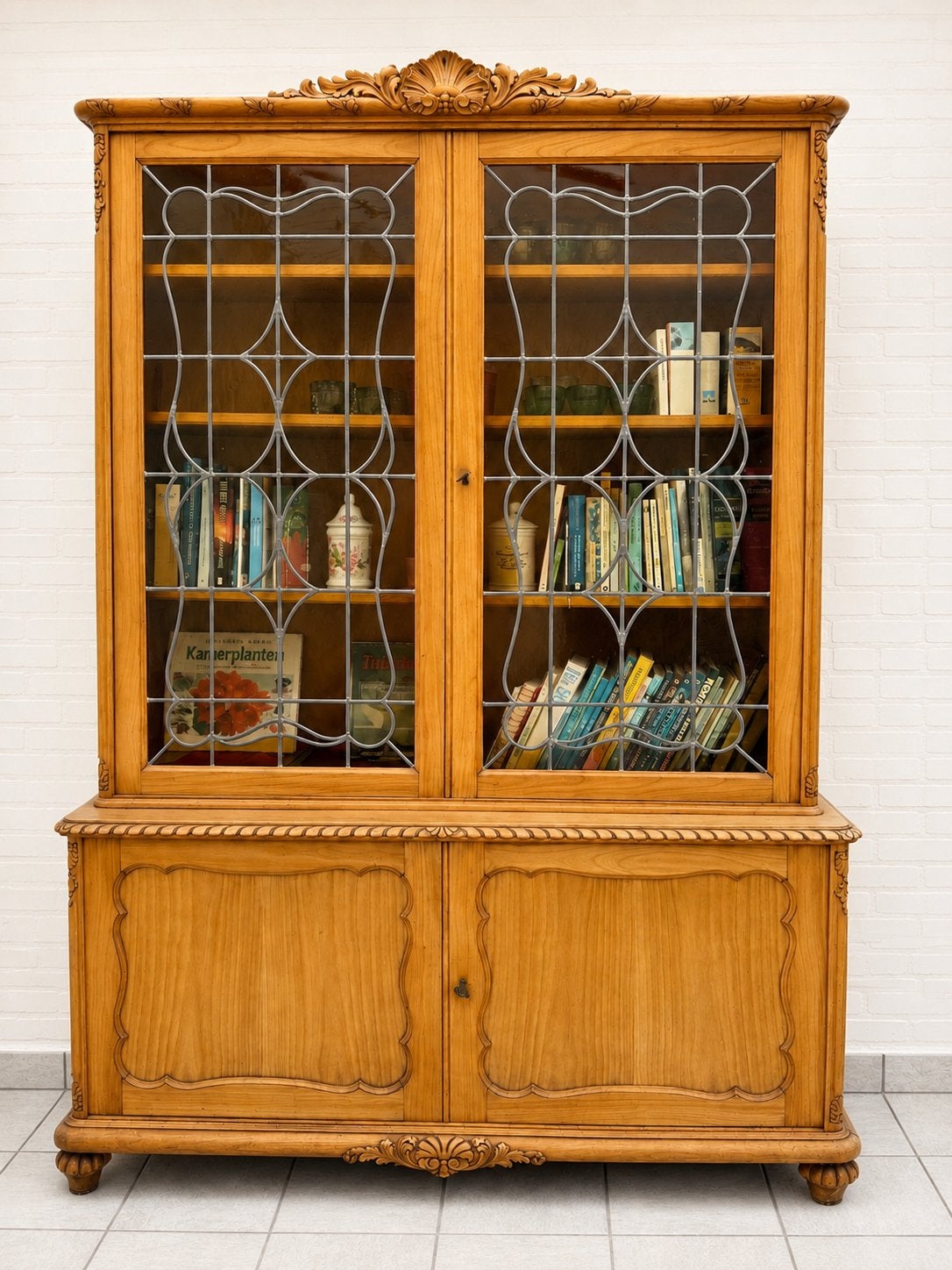 Belle vitrine classique avec portes en vitrail, Enlèvement, Comme neuf