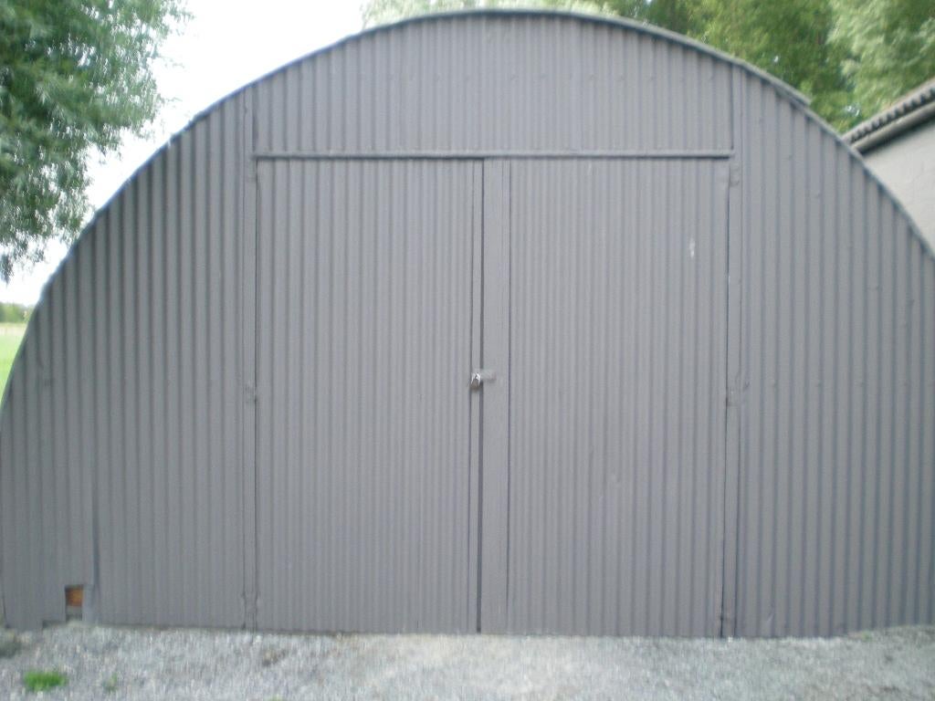 Goed gelegen grotere loods/garage/stapelruimte te huur