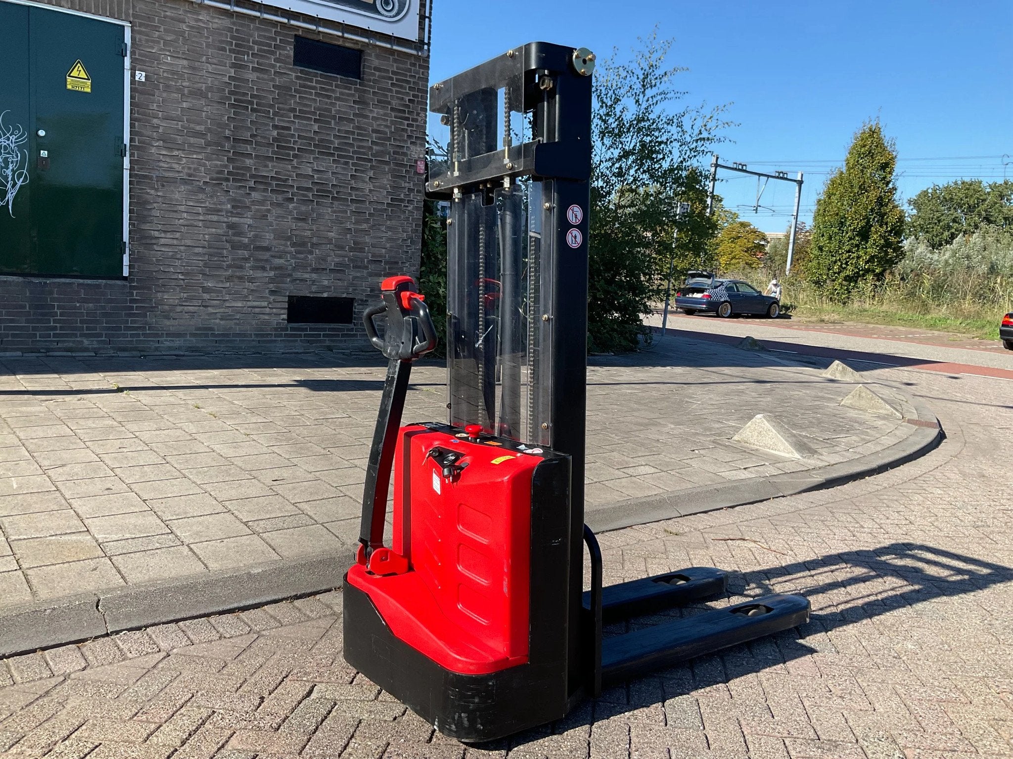 EP ES12-12ES 1200KG 2.70METER STAPELAAR / HEFTRUCK, Articles professionnels, Empileur, Électrique, Ep, Marconistraat 2
3133KL  Vlaardingen, NL