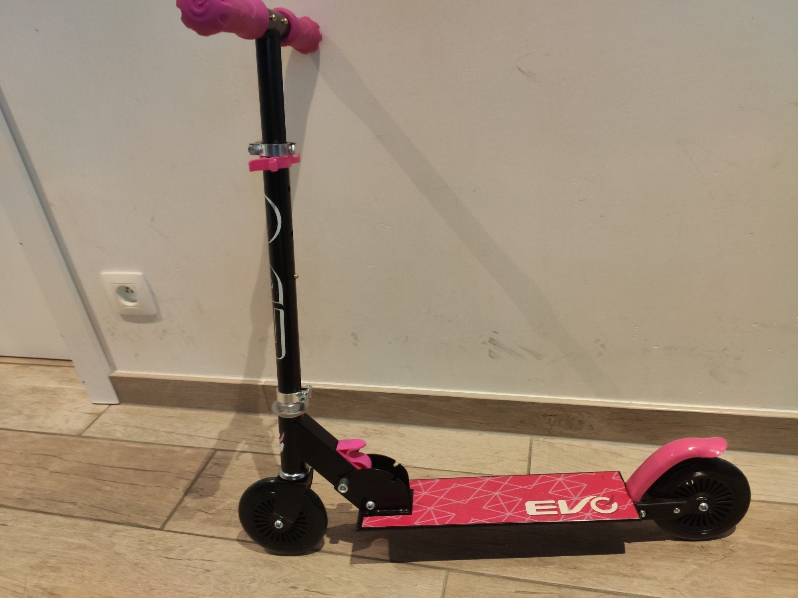 Step HTI EVO roze, Fietsen en Brommers, Ophalen, Nieuw, Gewone step