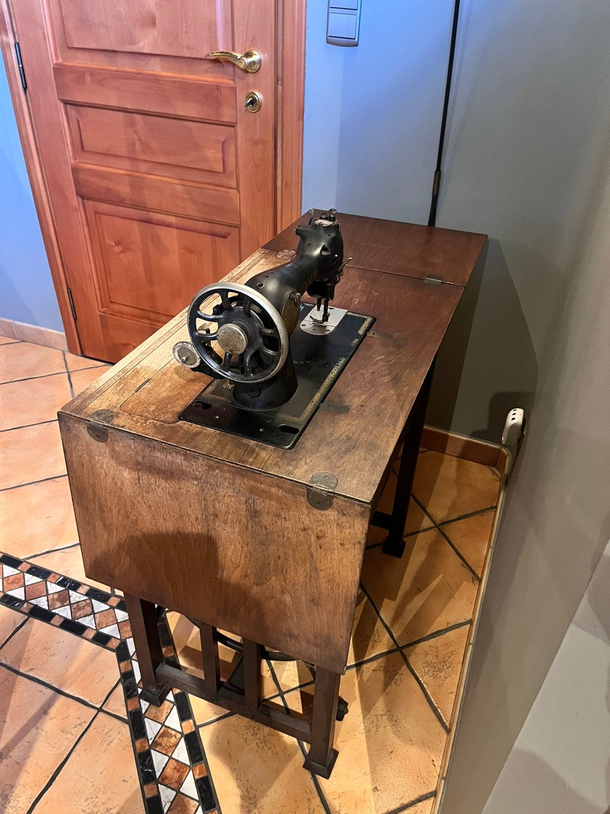Antiek naaimachine, Enlèvement