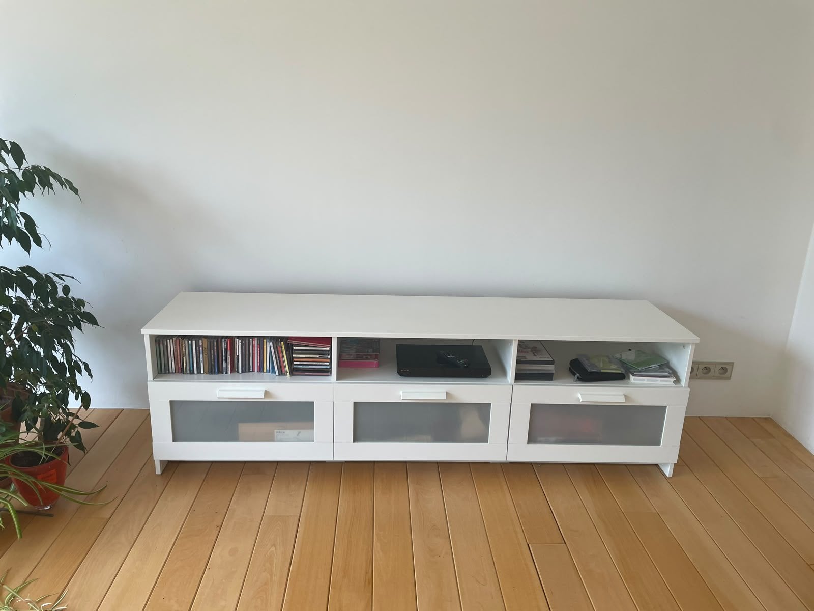 Meuble TV BRIMNES blanc en bon état, 180  41  53 cm, 25 à 50 cm, Moins de 100 cm, 150 à 200 cm, Comme neuf