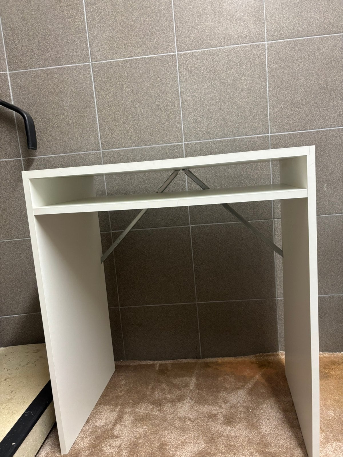 Wit IKEA bureau – goede staat – stevig bureau, Enlèvement, Comme neuf