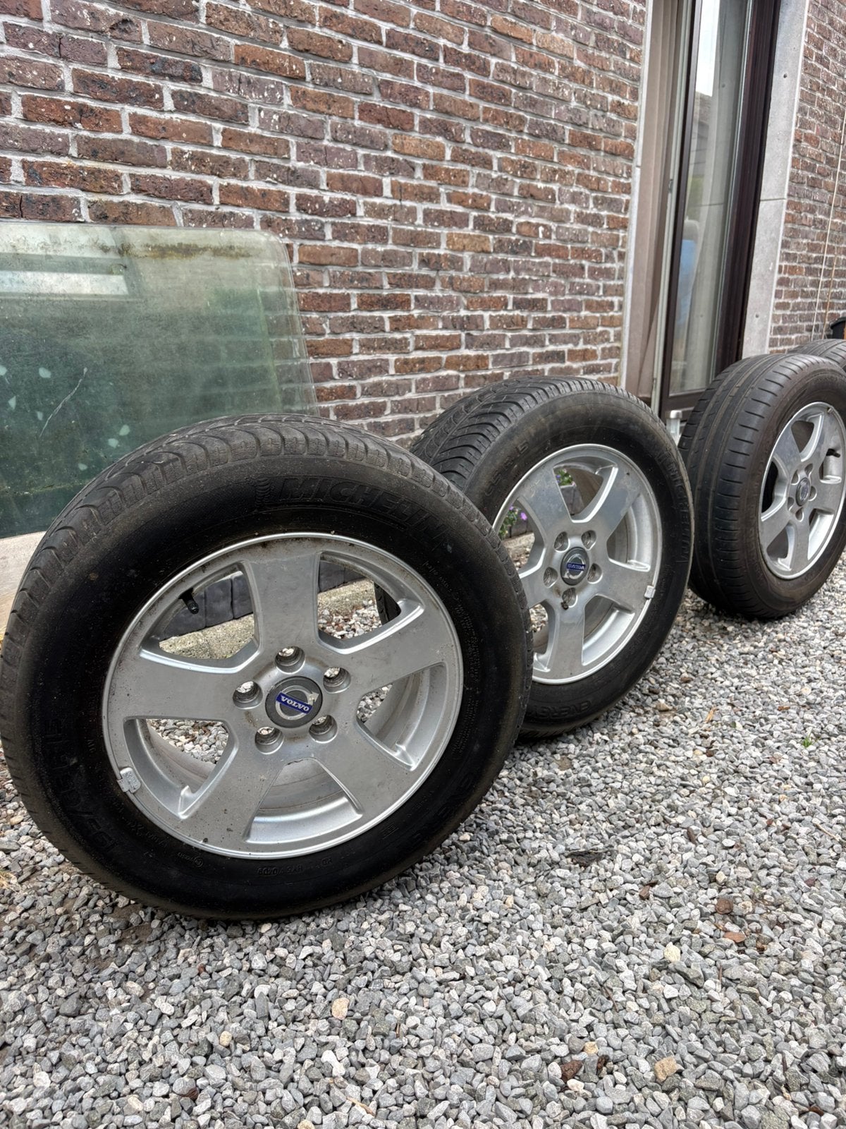 Volvo s40 banden + velgen, Autos : Pièces & Accessoires, Pneus & Jantes, Enlèvement, Pneus été, Pneu(s)