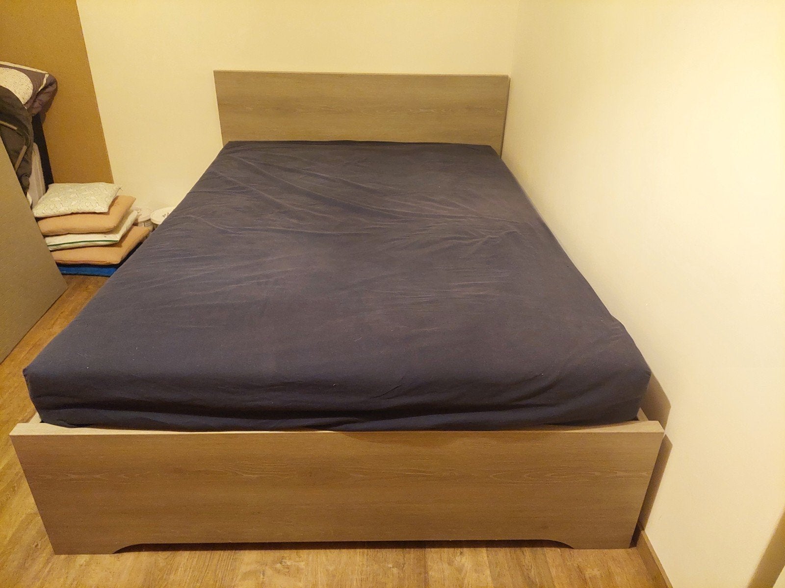 Bed 140x200cm inclusief matras, Ophalen, 140 cm, Zo goed als nieuw, Twijfelaar