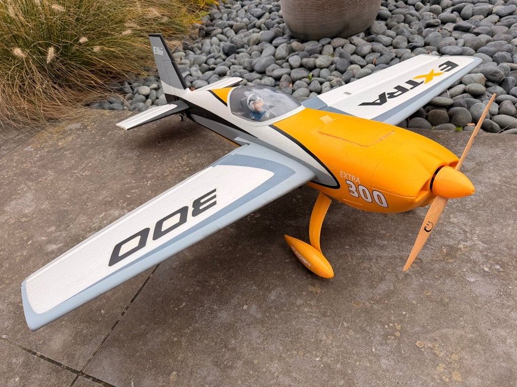 E-FLITE EXTRA 300 3D 1,3 M, Hobby & Loisirs créatifs, Enlèvement, Comme neuf, Électro
