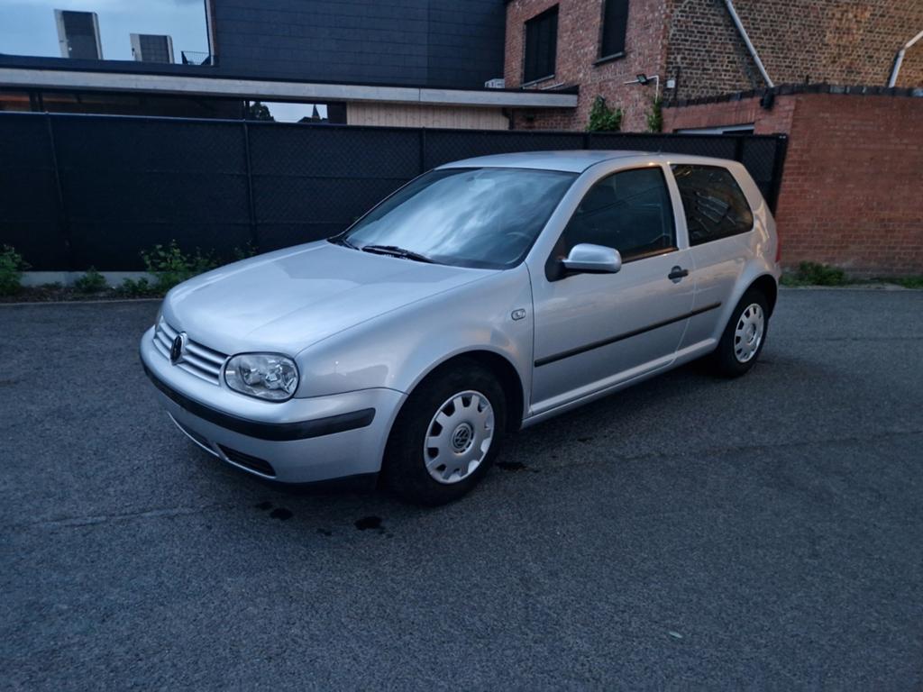 Volkswagen golf 4 benzine 1.6i Automaat 88dkm car-pass, Auto's, Stof, Zwart, 4 cilinders, 1595 cc