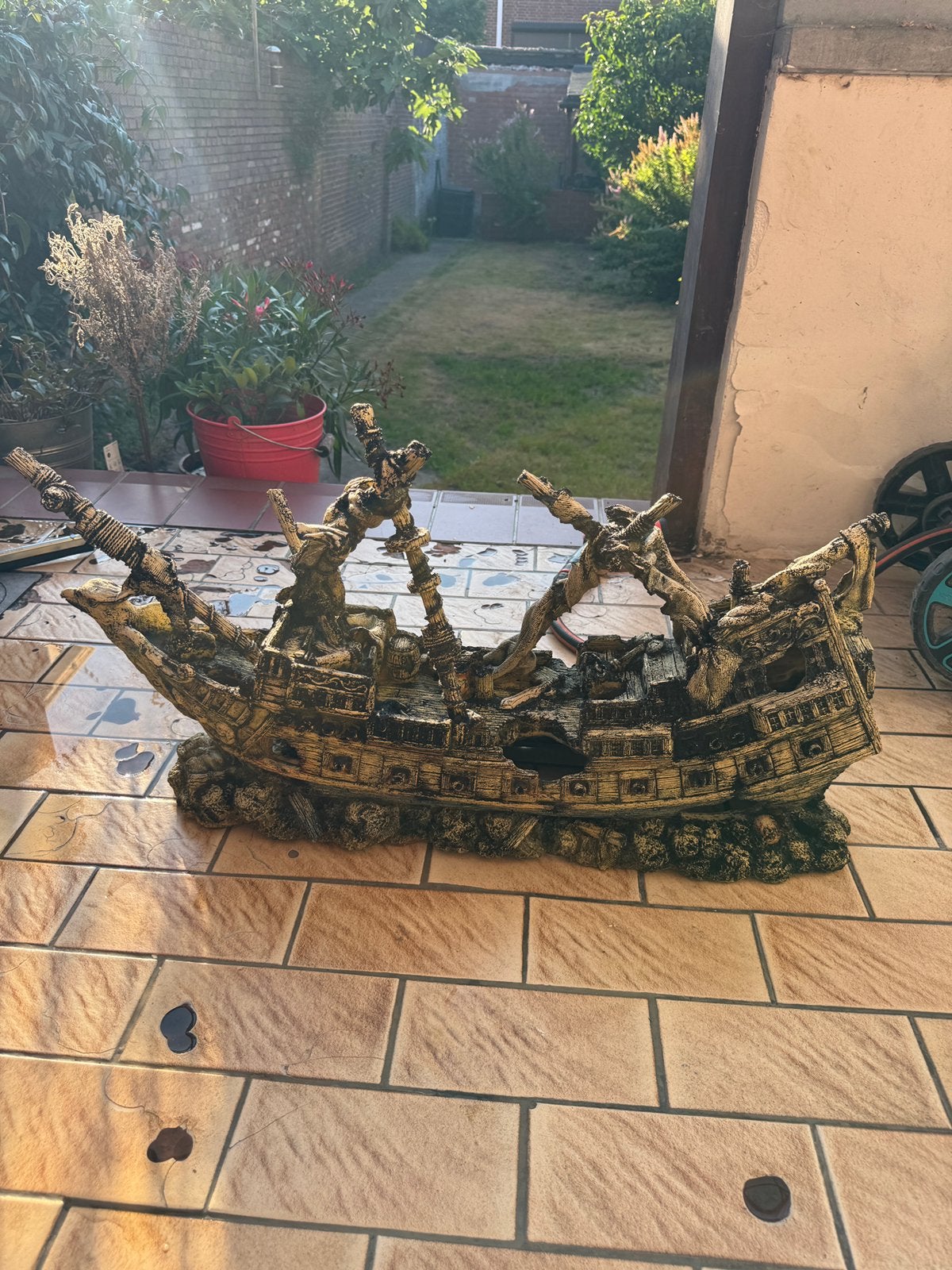 Groot schip voor aquarium, Enlèvement