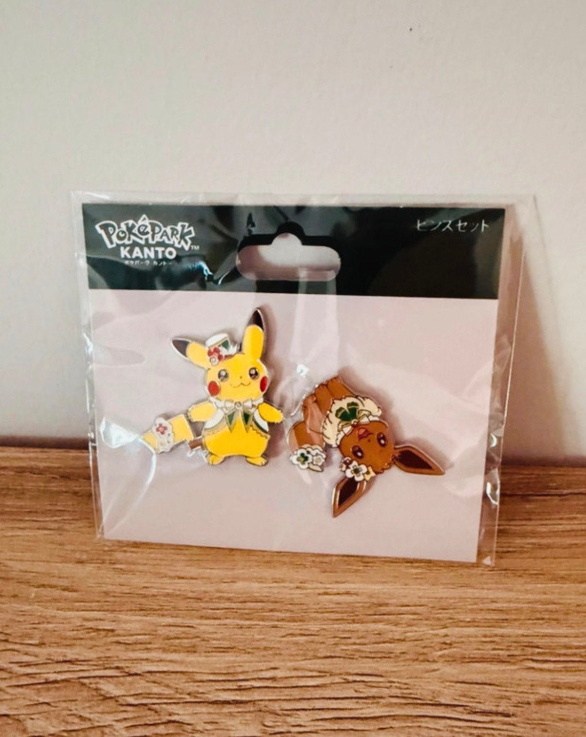 PokéPark Kanto Pins - Pikachu & Eevee - Édition limitée, Enlèvement ou Envoi, Neuf, Marque, Insigne ou Pin's