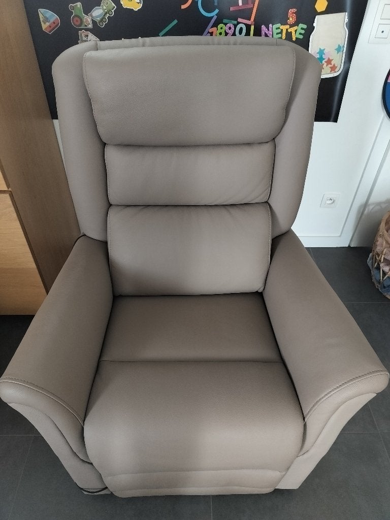 Relax elektrisch en multifunctioneel, Ophalen, 100 tot 125 cm, Leer, Zo goed als nieuw
