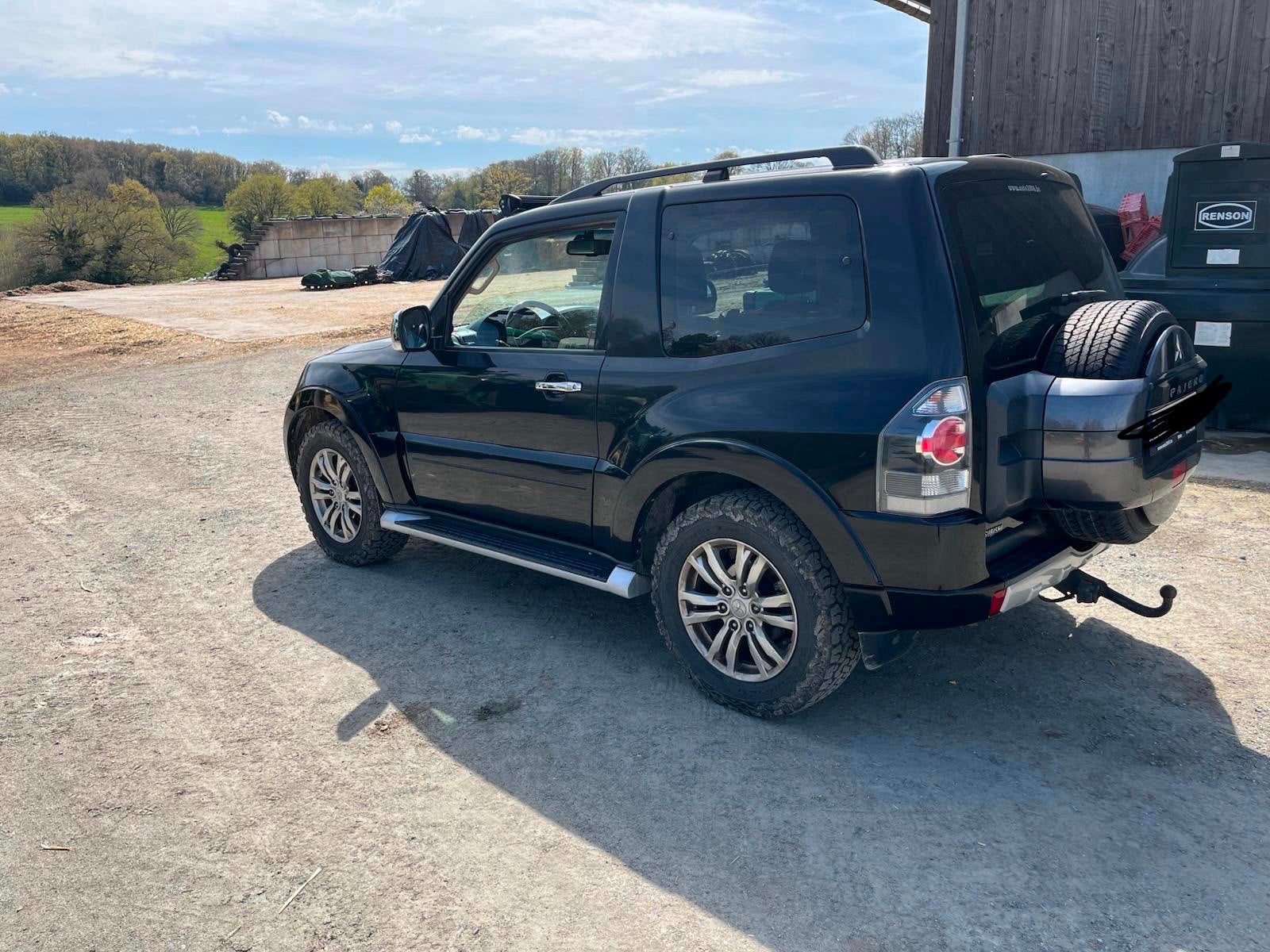 Mitsubishi pajero, Autos, Mitsubishi, Particulier, Pajero, Diesel, Euro 5, SUV ou Tout-terrain, 3 portes, Automatique, Noir, Enlèvement