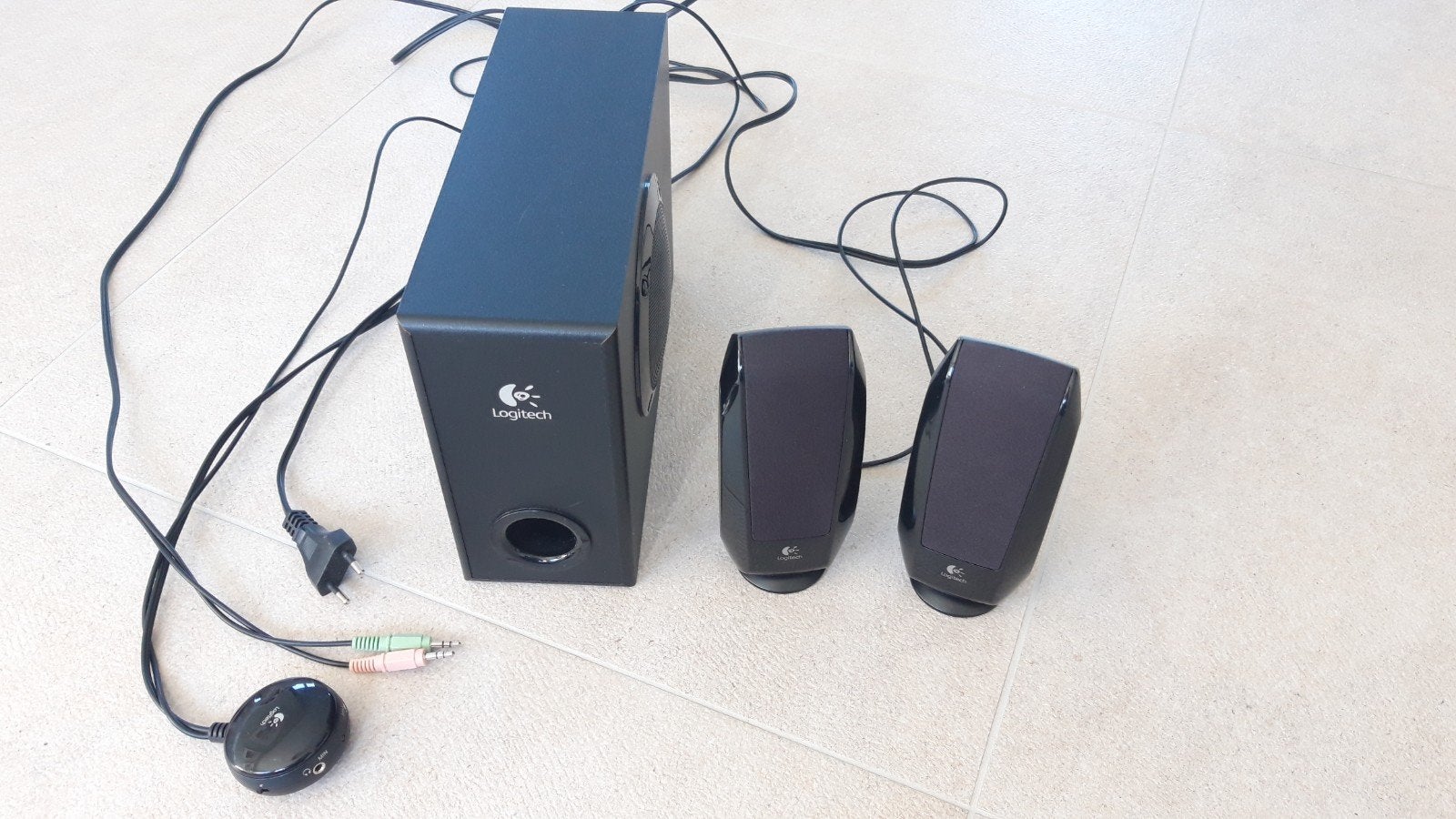 Logitech set met 2 baffles en 1 subwoofer, Ophalen, Zo goed als nieuw, Audiokanaal 2.1, Logitech