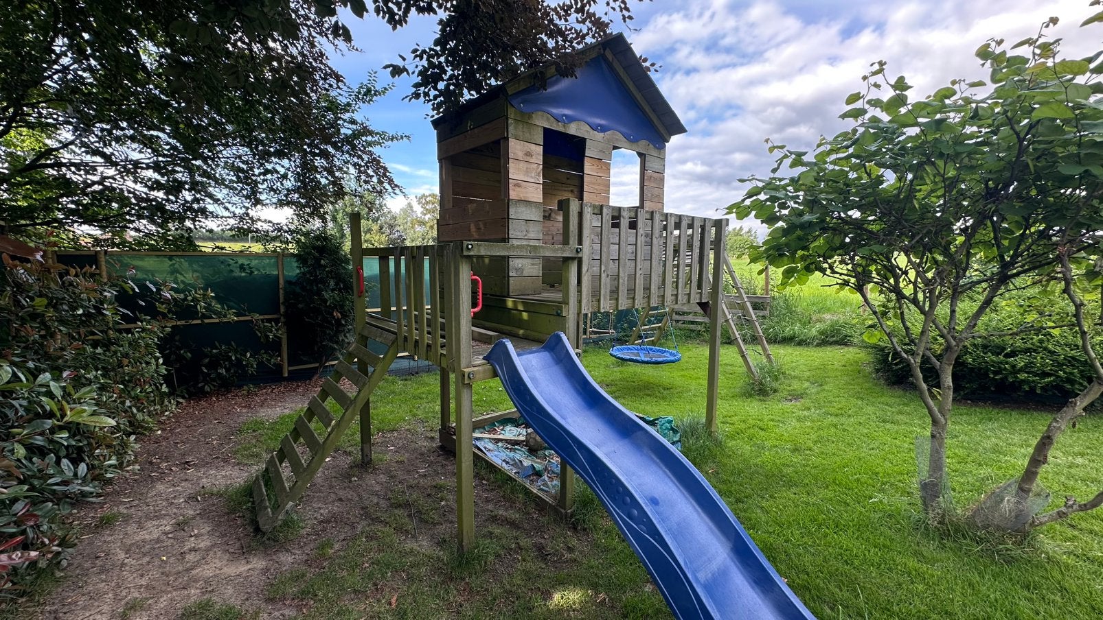 Aire de jeux en bois WICKEY Smart Lodge (Mai 2021), Enfants & Bébés, Jouets | Extérieur | Aires de jeux, Utilisé, Filet à grimper