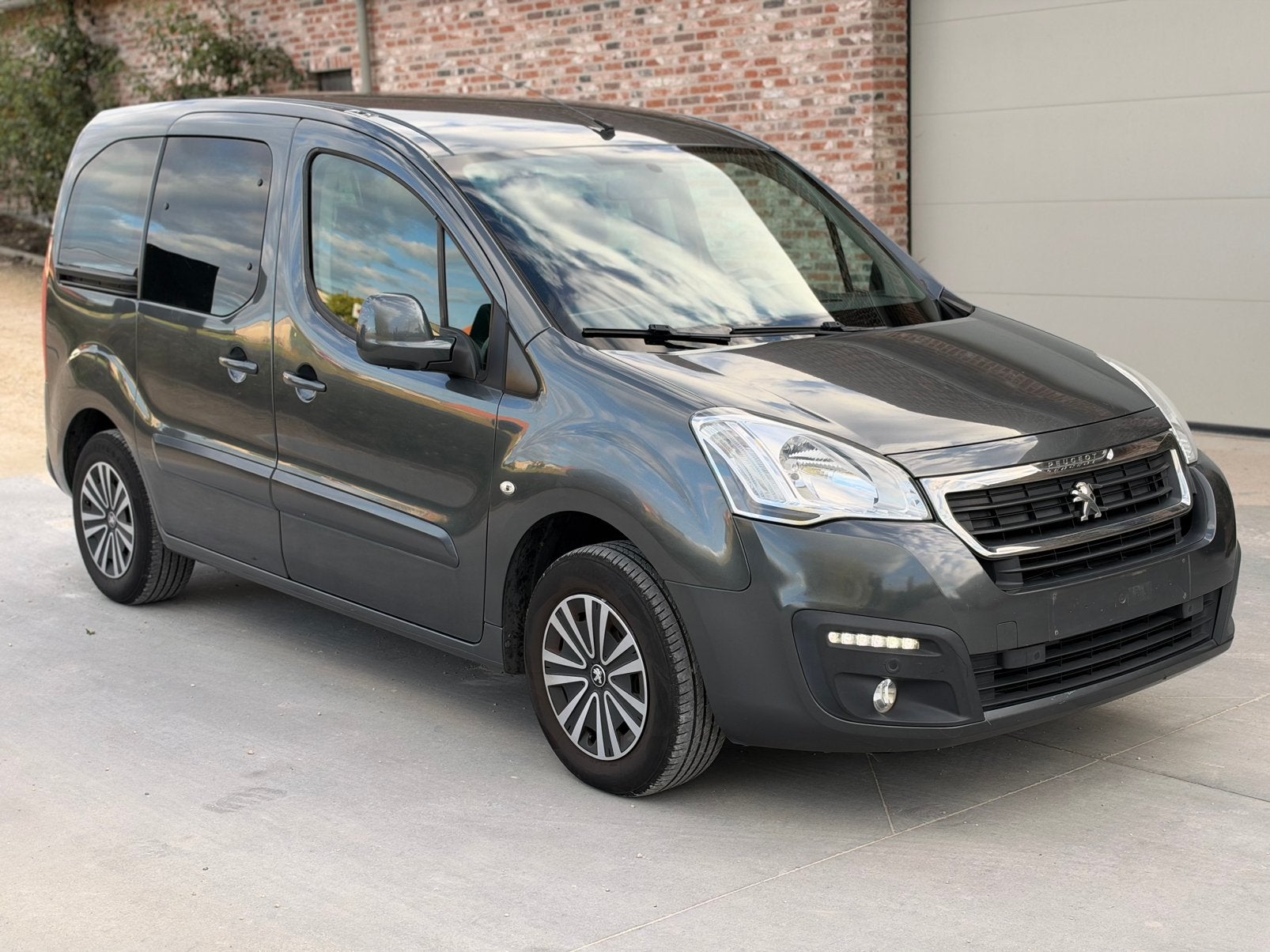 PEUGEOT PARTNER / FACELIFT! / AUTOMAAT! / EURO 6b! / GEKEURD, Dealer onderhouden, Euro 6, 1600 cc, Overige kleuren
