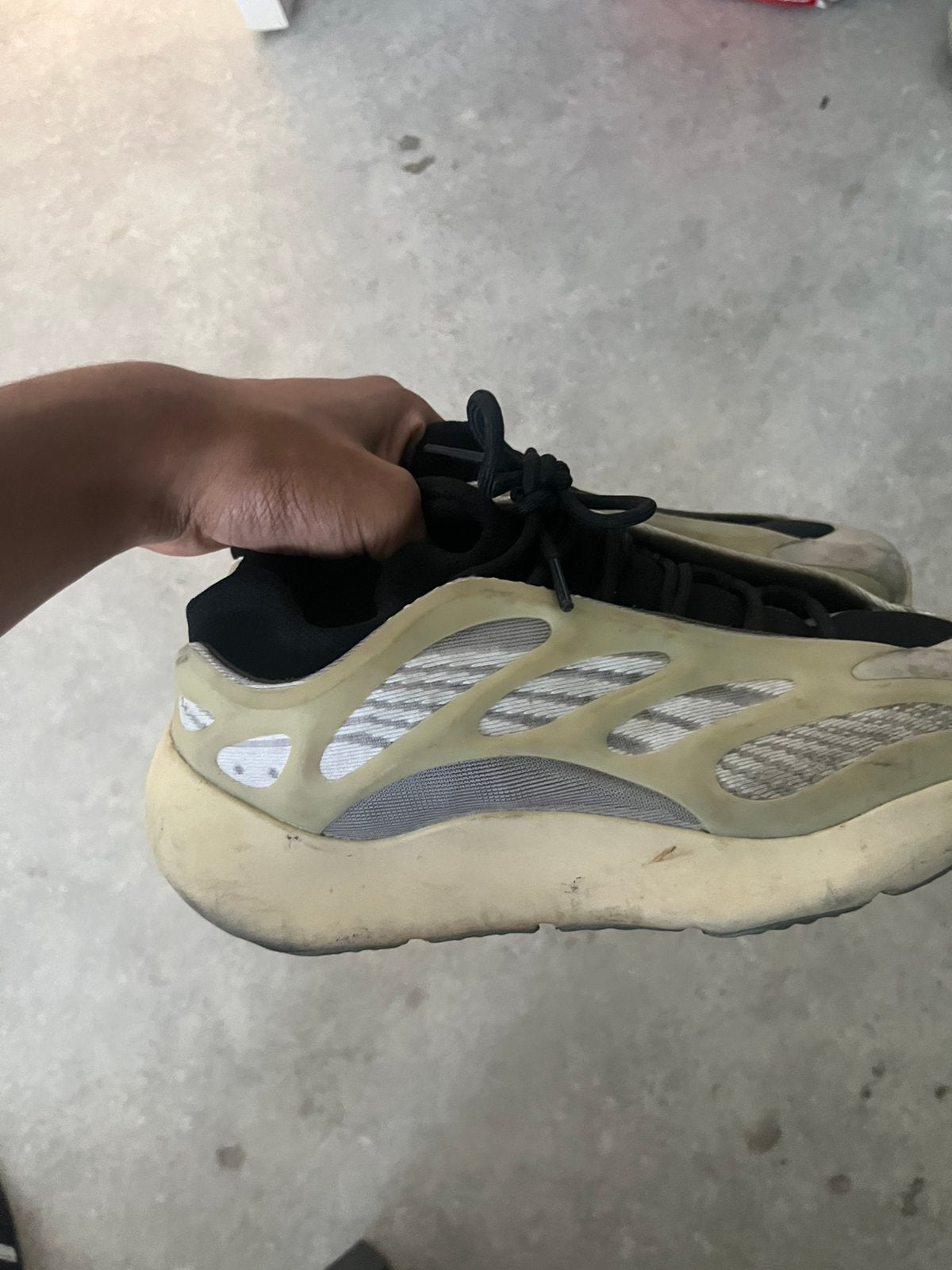 Adidas Yeezy 700 V3 Azeal, Ophalen, Overige kleuren, Zo goed als nieuw, Sneakers