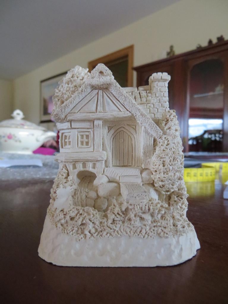 miniature LITTLE JOHN'S RIVERLOFT - D. Winter Cottages-uniq., Collections, Statues & Figurines, Enlèvement ou Envoi, Comme neuf