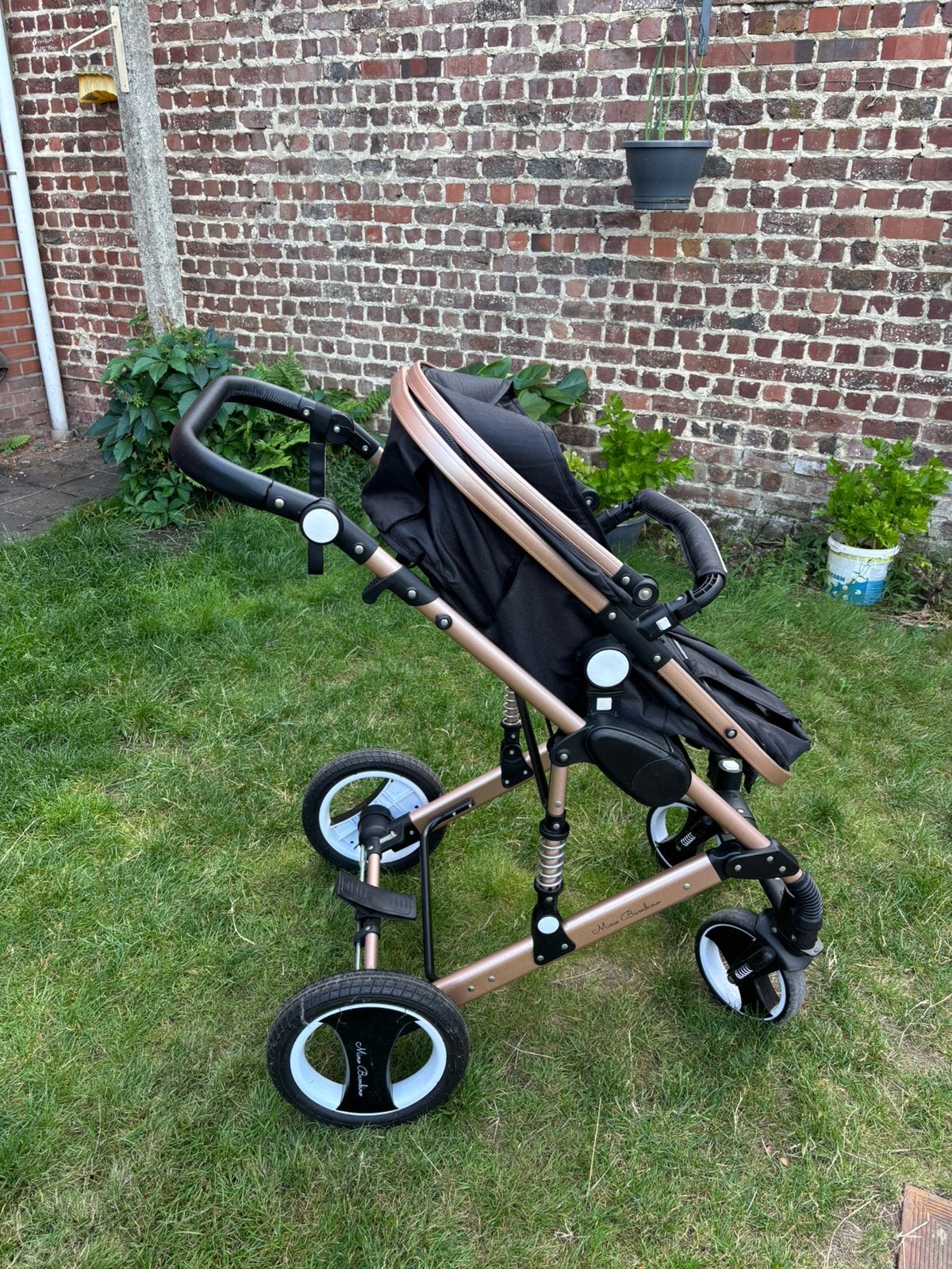 Poussette 3 en 1 noir doré, Enfants & Bébés, Autres marques, Ceinture de sécurité, 0 à 18 kg, Comme neuf