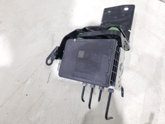 Pompe ABS d'un Volkswagen Golf, Autos : Pièces & Accessoires, Électronique & Câbles, Volkswagen, Utilisé, 3 mois de garantie, Enlèvement ou Envoi
