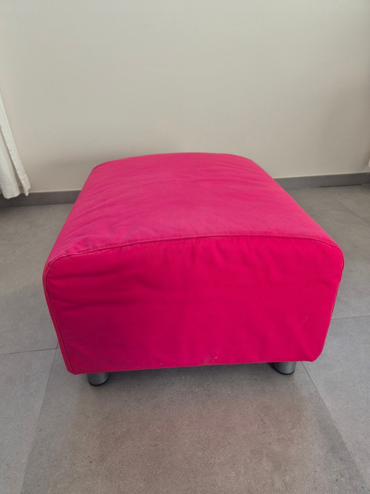 KLIPPAN Ikea rode poef/voetbank, Ophalen, Zo goed als nieuw