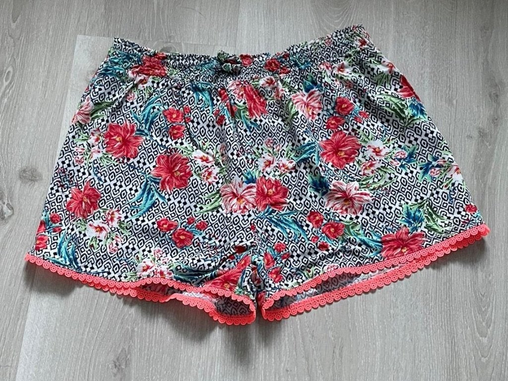 Short,maat 152, Enfants & Bébés, Vêtements enfant | Taille 152, Enlèvement ou Envoi, Comme neuf, Fille, Pantalon
