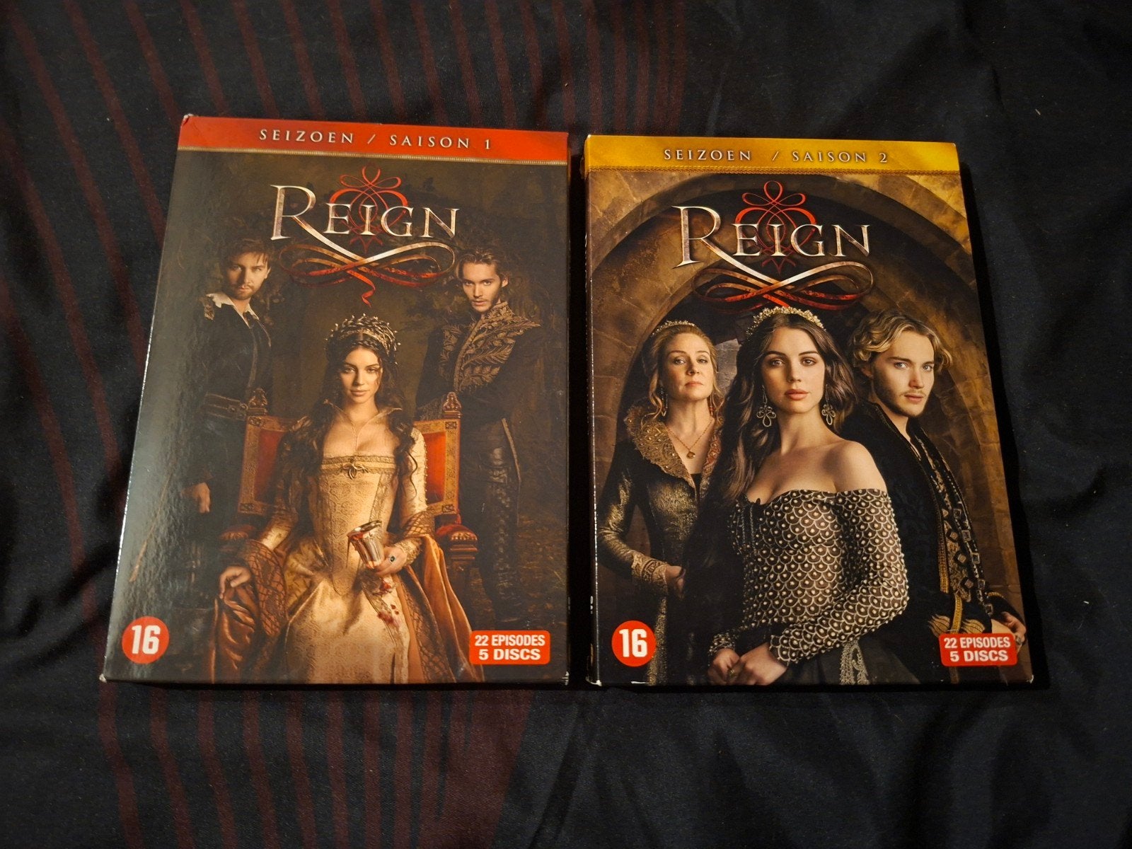 A vendre en coffret dvd l'intégral saison 1 et 2 série Reign, Enlèvement ou Envoi, Néerlandais, Autres genres, À partir de 16 ans