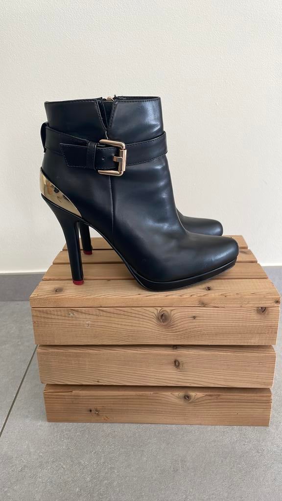 Moschino enkellaarsjes, Ophalen, Zwart, Lage of Enkellaarzen, Gedragen