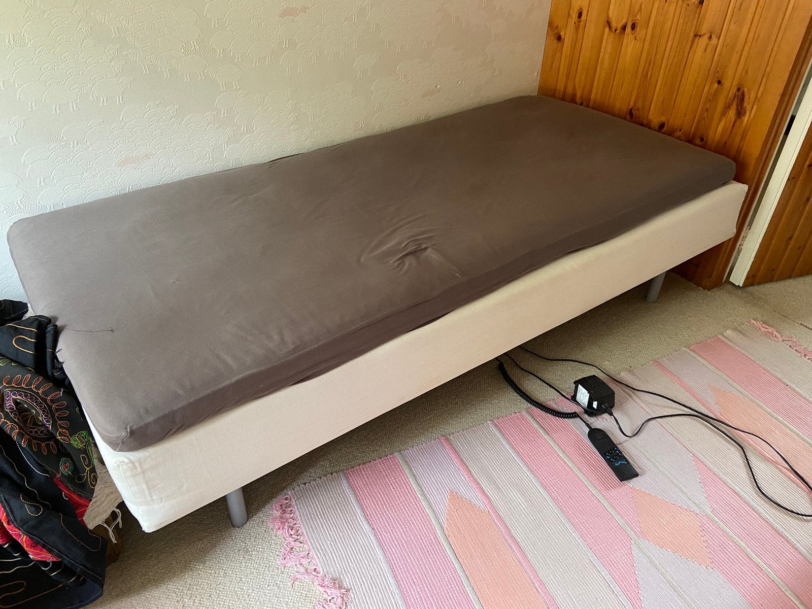 SOMMIER À RESSORTS AVEC COMMANDE ELECTRIQUE, Maison & Meubles, Enlèvement, Comme neuf