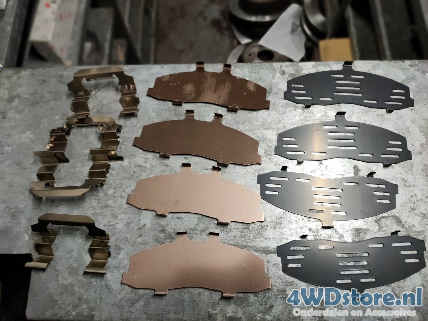 Nissan Patrol Y61 remblok shimset vooras 41080VB226, Neuf, -, -, Nissan
