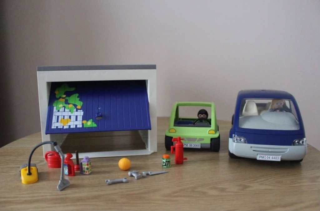 Playmobil garage met 2 auto’s, Kinderen en Baby's, Ophalen, Complete set, Voertuig, Zo goed als nieuw