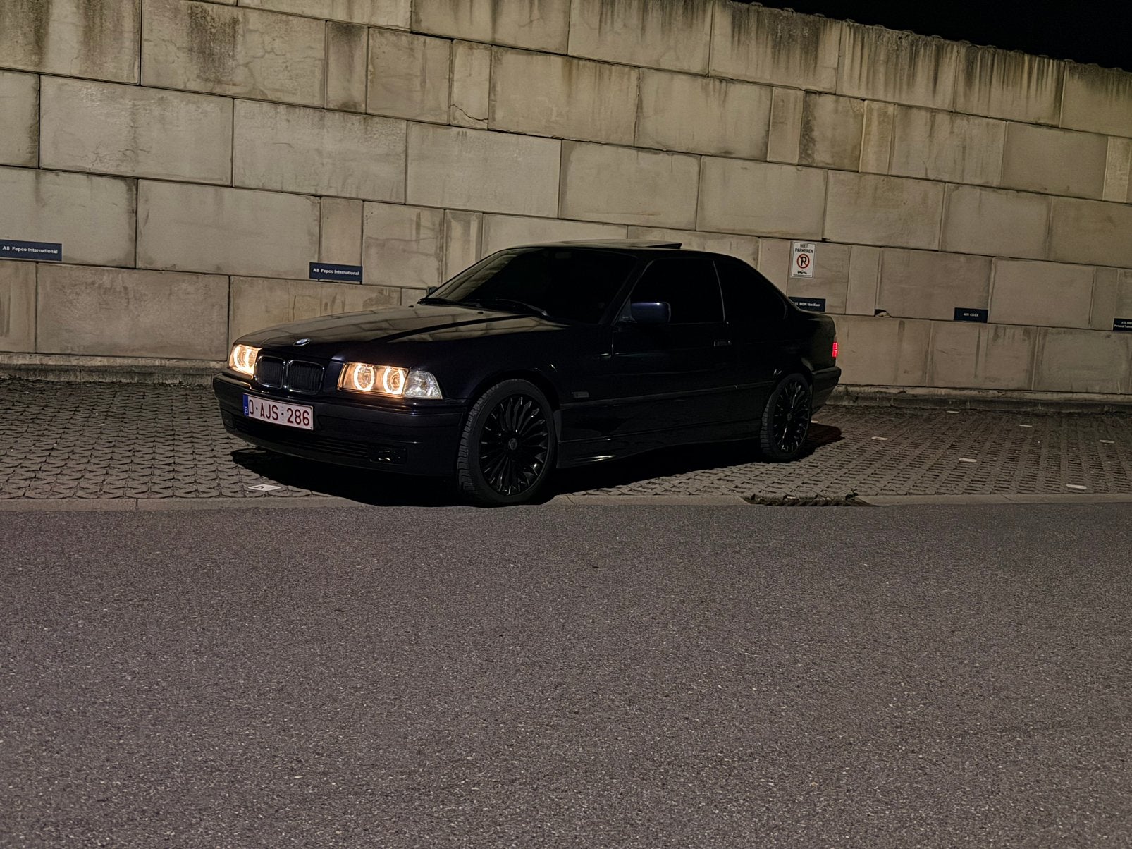 Bmw e36 coupe, Auto's, Achterwielaandrijving, Zwart, 1600 cc, Leder