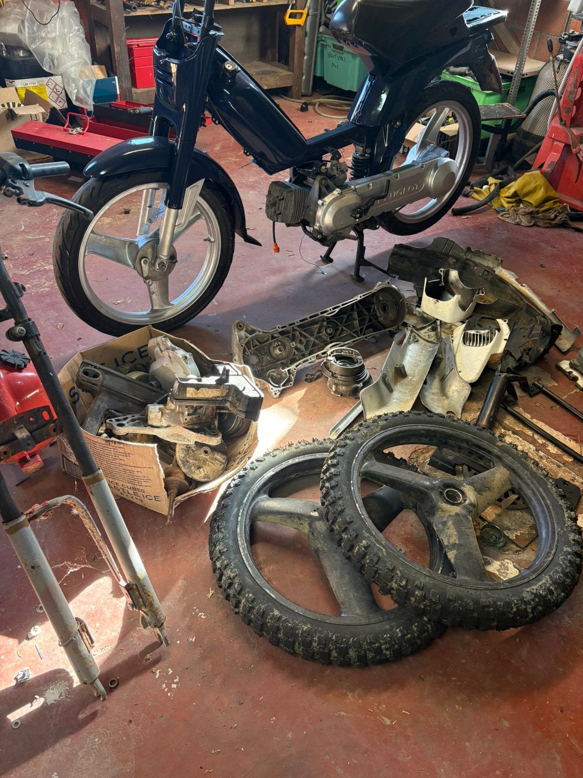 Peugeot fox + lot de pieces, Vélos & Vélomoteurs, Enlèvement, Comme neuf, Carburateur