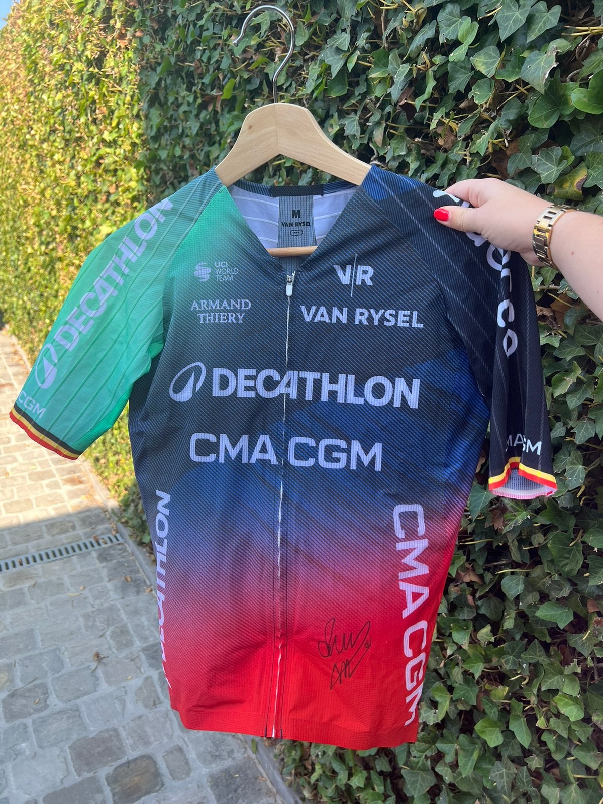 Gesigneerd wielertruitje Oliver Naesen, Enlèvement, Utilisé, Vêtements