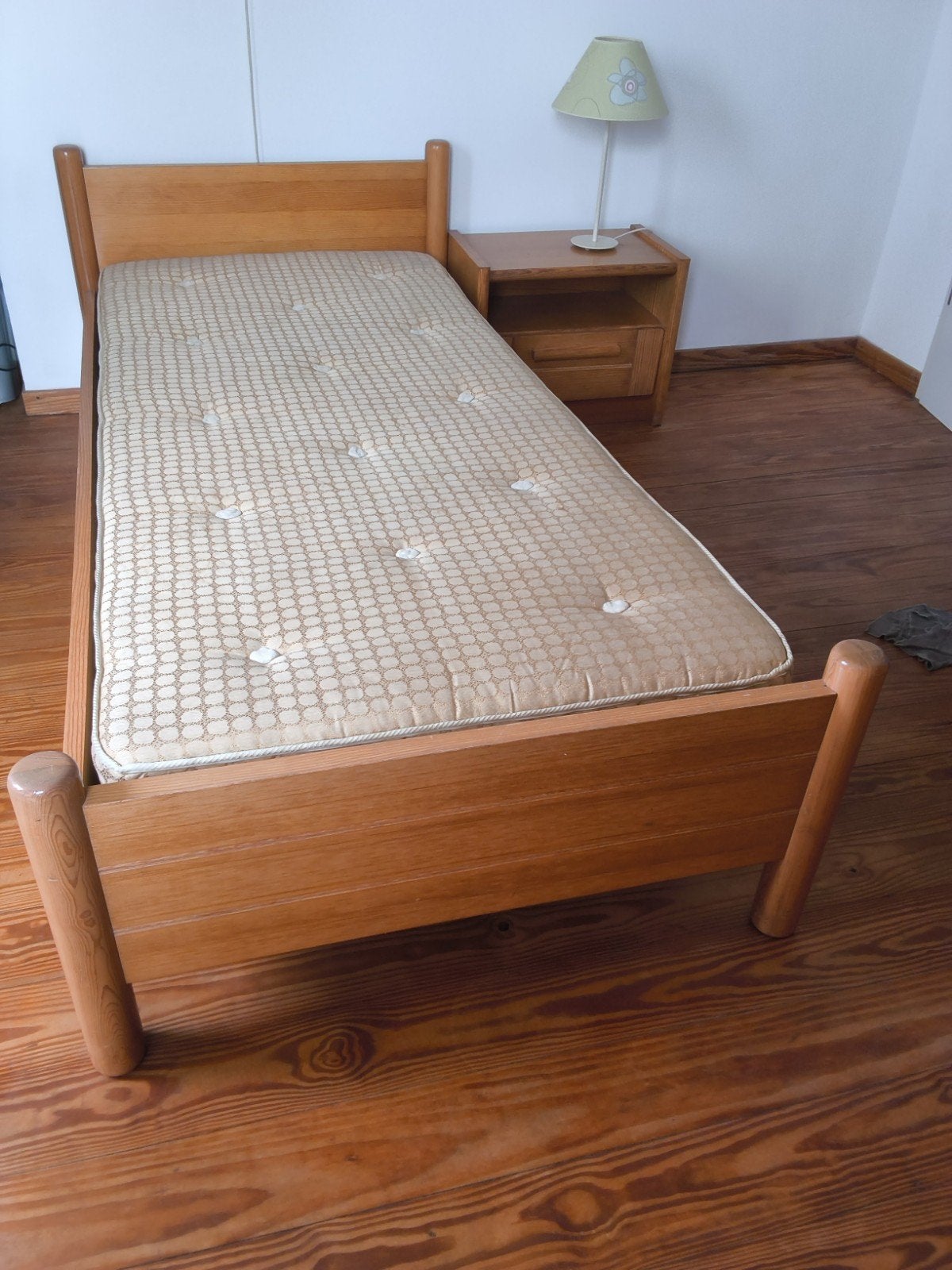 1 lit 90x 200cm en bois massif GAUTIER avec matelas et sommi, Enlèvement, Bois