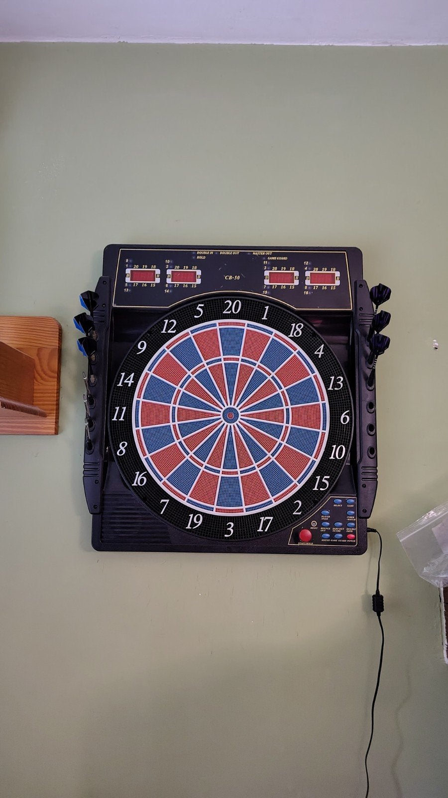 electrische Darts bord CB 50, Sport en Fitness, Darts, Ophalen of Verzenden, Zo goed als nieuw, Dartbord met pijlen