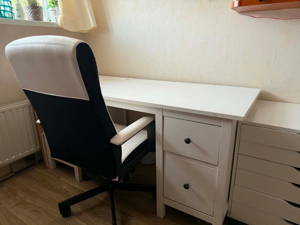 Bureau / buro met stoel, Huis en Inrichting, Bureaus, Ophalen, Zo goed als nieuw