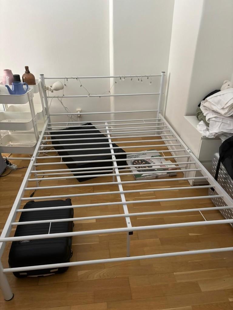 Bedframe, Huis en Inrichting, Ophalen, Gebruikt, Wit, 140 cm